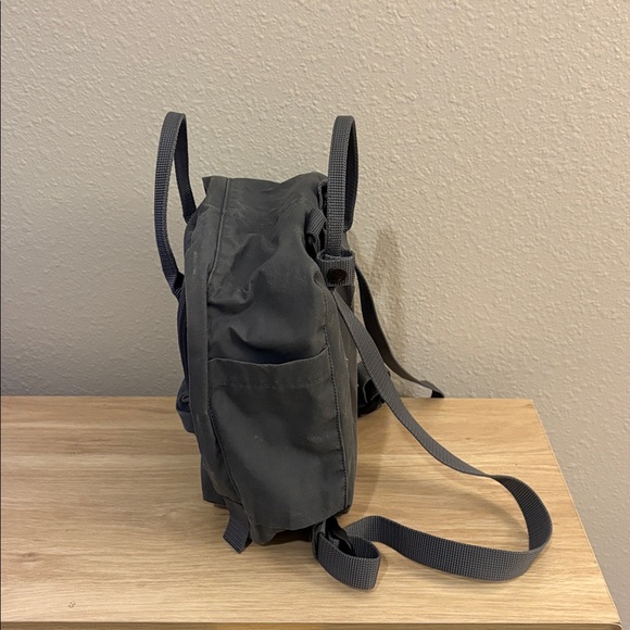 Fjallraven Kanken Mini Backpack Unisex in Super Gray - Picture 5 of 15